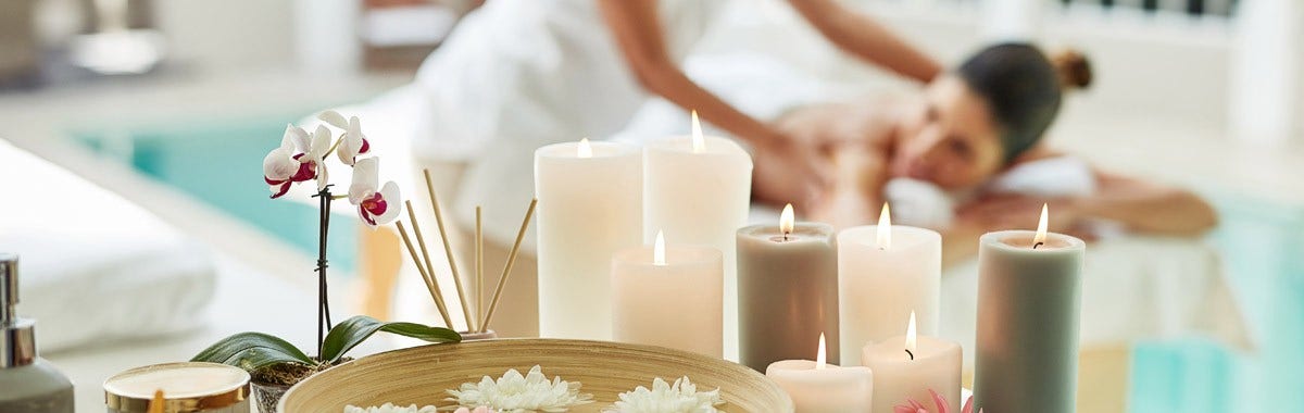 couple who are hiking in iceland