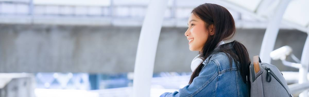 couple at the end of an infinity pool looking at the sunset