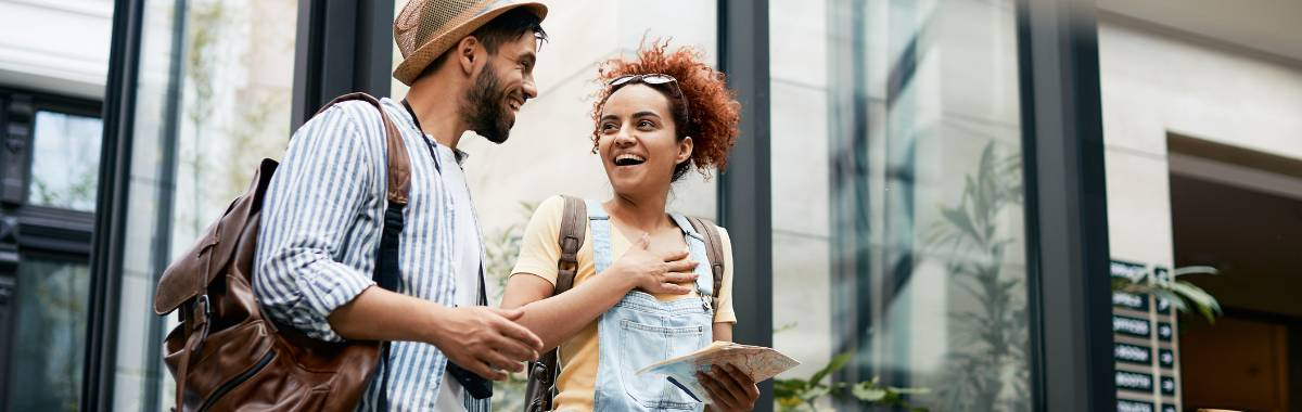couple leaving hotel happy