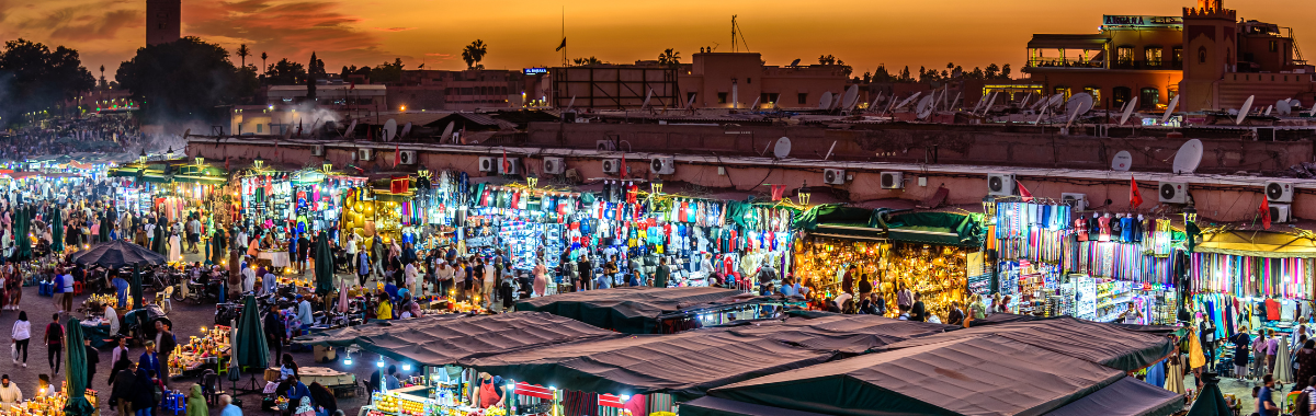 trading market at night time