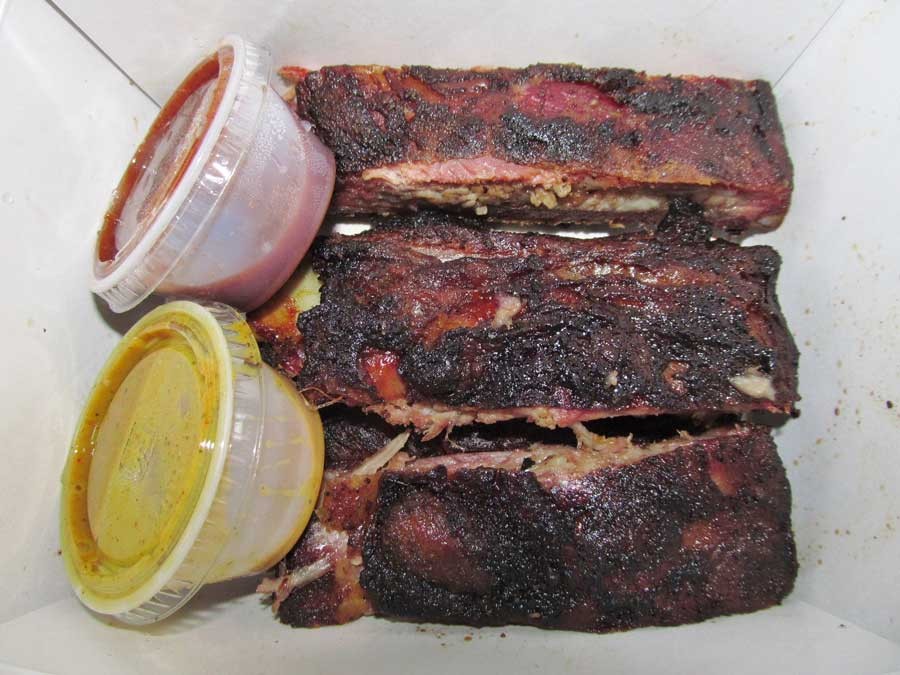 smoked pork ribs with sauce